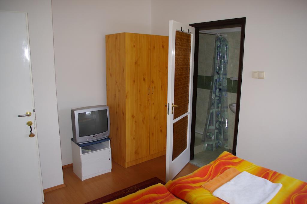 Vadszőlő Szálló és Étterem Bakonybél Chambre photo